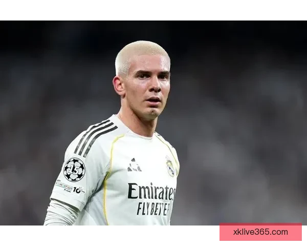 重逢爱徒德米在大战皇马前主动拥抱昔日河床弟子马斯坦托诺